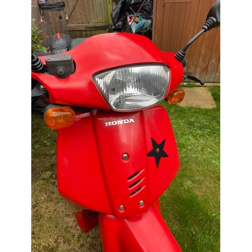 77 - Honda 50cc Moped. 2000 registration. Electric start. MOT until Feb 2022. No faults except Speedo Cab... 