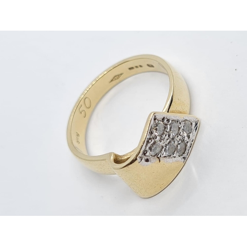 118 - 9K YELLOW GOLD DIAMOND SET FANCY RING WEIGHT 4G SIZE N