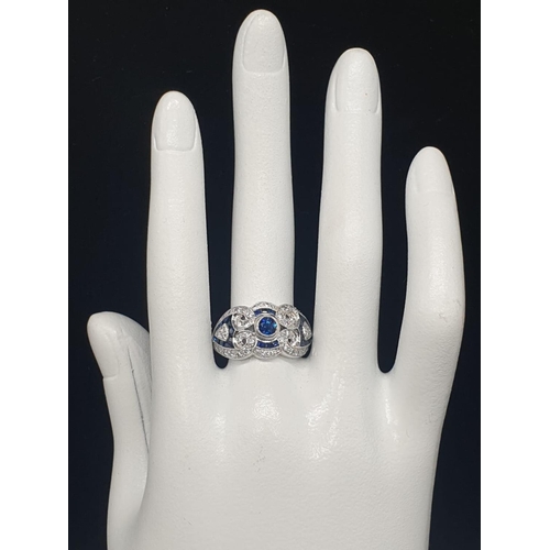 277 - AN ART DECO STYLE 18K WHITE GOLD DIAMOND AND SAPHIRE RING.
7.2gms and SIZE N/O