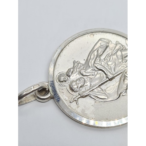 525 - STERLING SILVER LARGE ROUND ST CHRISTOPHER PENDANT WEIGHT 8.5G AND 34MM DIAMETER APPROX