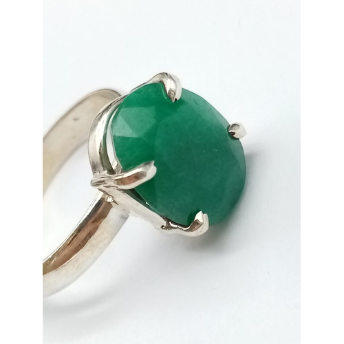 561 - A sterling silver gemstone ring set with a 7ct natural green emerald, oval cut, hallmarked, 6g total... 