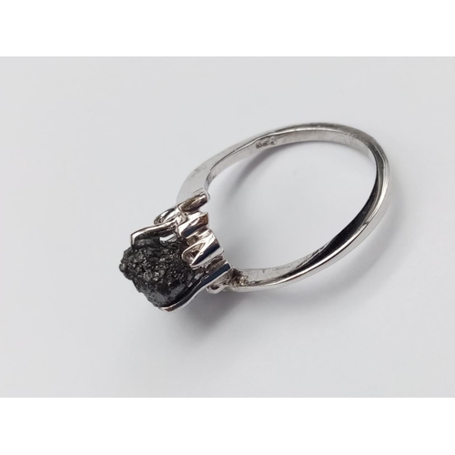 616 - An unusual 4.14ct Rough Diamond Ring with 0.06ct diamonds, 925 silver size O