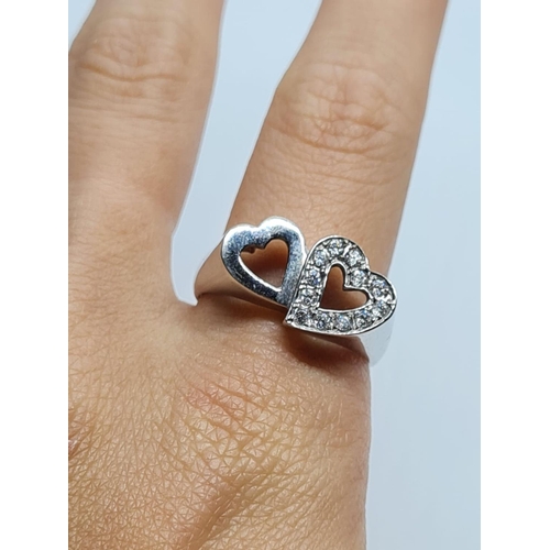 183 - 9K WHITE GOLD CZ STONE SET DOUBLE HEART RING WEIGHT  4.4G SIZE T