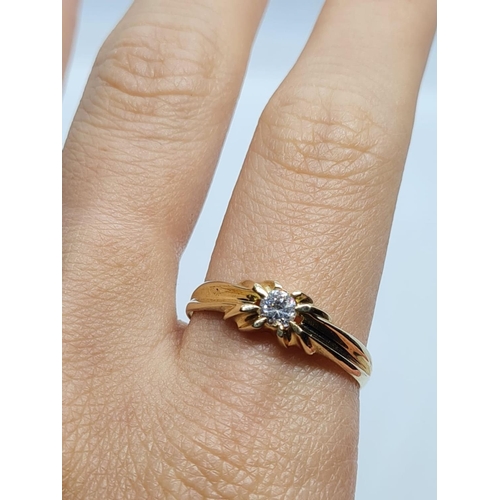 403 - 9K YELLOW GOLD CZ STONE SOLITAIRE GYPSY STYLE RING WEIGHT 1.9G SIZE U1/2