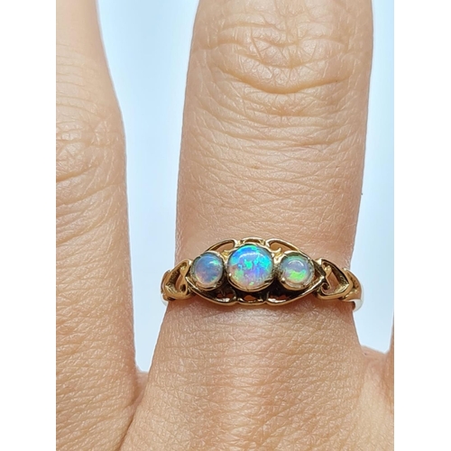 96 - 9K VINTAGE YELLOW GOLD 3 STONE OPAL RING WEIGHT 1.5G SIZE O