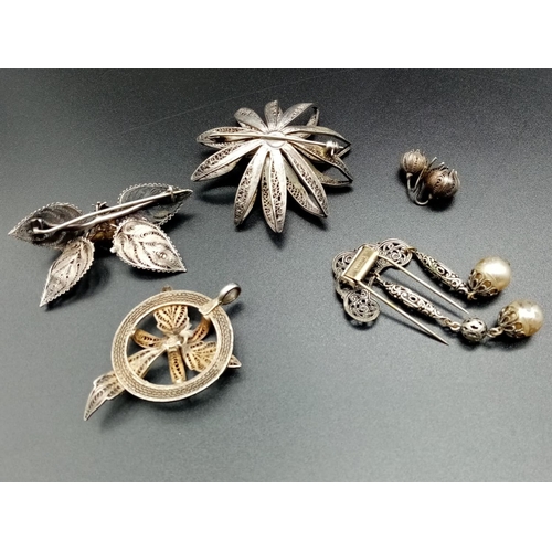 233 - Selection of 5x vintage silver filigree jewellery pieces to include brooches, pendant, hair pin etc
... 