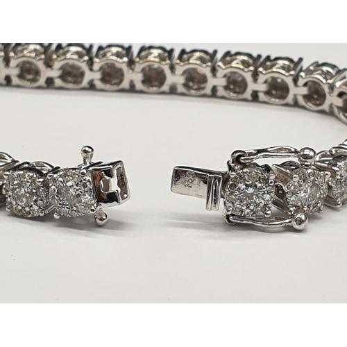 313 - AN 18K WHITE GOLD BRACELET SET WITH 3.20CT BRILLIANT DIAMONDS.
17.8gms  18cms