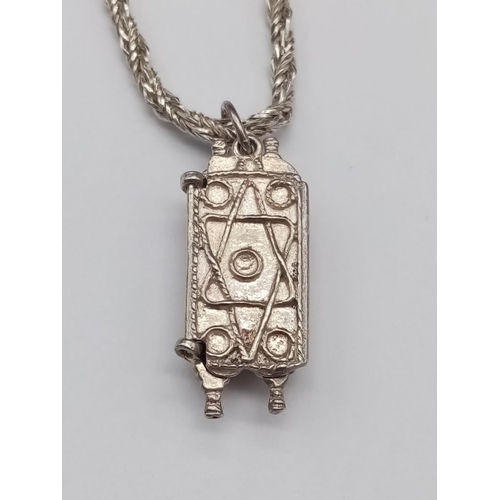 688 - Silver Chain with Hanukkah Pendant.
60cm. 21.58g