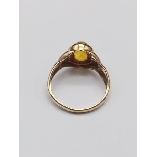 959 - 9k Yellow Gold Amber Ring. Size P.
2.38g