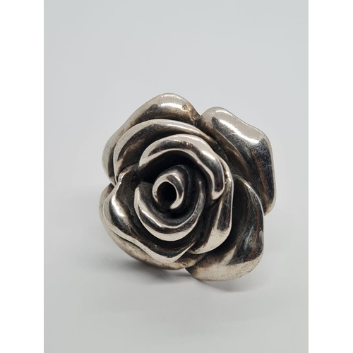 665 - STERLING SILVER FLOWER DESIGN VINTAGE RING WEIGHT 8.4G SIZE M