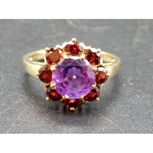 870 - 9ct yellow gold garnet and amethyst ring, weight 2.88g and size P