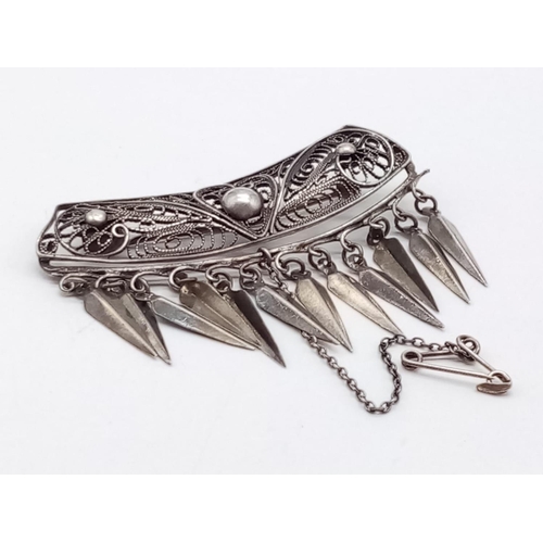 957 - Vintage silver filigree brooch, weight 6g and 5.5cm wide