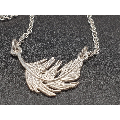 263 - ALEX MONROE STERLING SILVER LITTLE FEATHER PENDANT ON EXTENDABLE NECKLACE