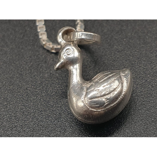 318 - STERLING SILVER BOX CHAIN WITH DUCK PENDANT, WEIGHT 4.7G AND 42CM LONG CHAIN