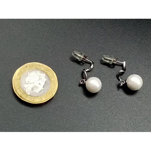 907 - Pair of pearl drop earrings set in silver, presentation box.