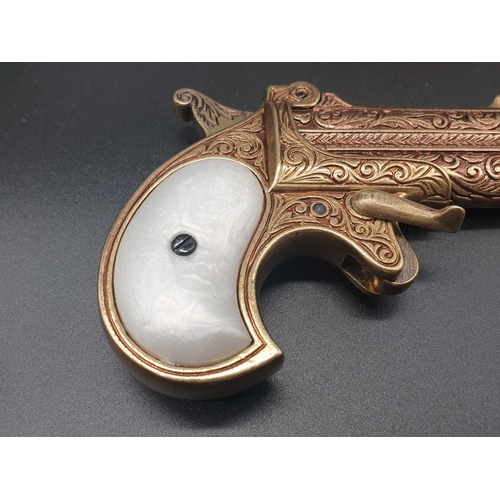 719 - Double Barrelled Derringer Replica Gun - Circa 1860.
Dry firing action with safety catch. As new. 12... 