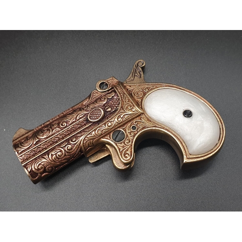 719 - Double Barrelled Derringer Replica Gun - Circa 1860.
Dry firing action with safety catch. As new. 12... 