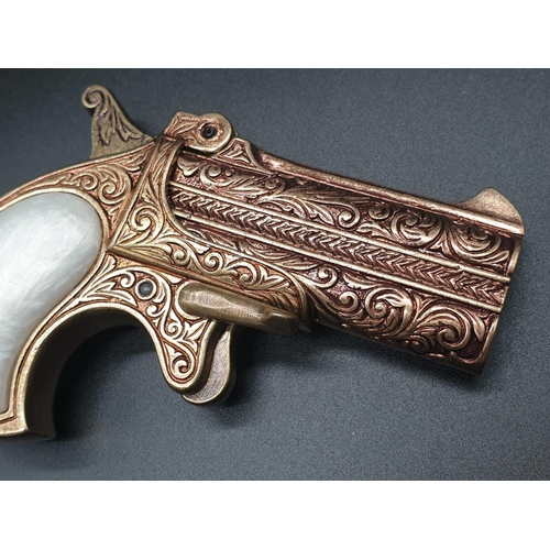 719 - Double Barrelled Derringer Replica Gun - Circa 1860.
Dry firing action with safety catch. As new. 12... 