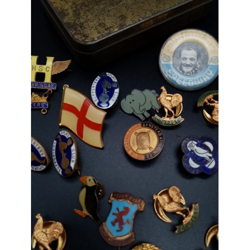 720 - Over 20 football Badges (mostly Spurs) and Speedway Badges. Including a Vic Duggan badge.