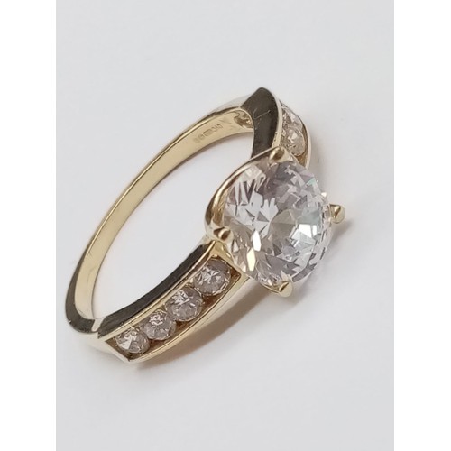 964 - Ladies 14K Yellow Gold stone set Ring. Size Q
4g