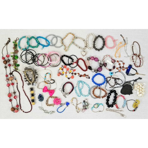 775 - Mixed bag of custom jewellery