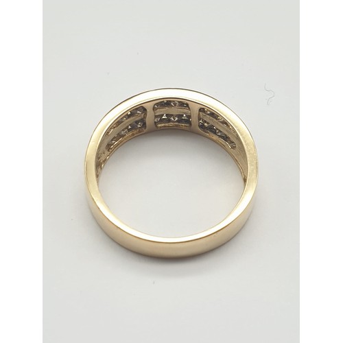 303 - 18K Yellow Gold Two-Row Diamond Ring. 0.75 Carats.
4.5g. Size P.