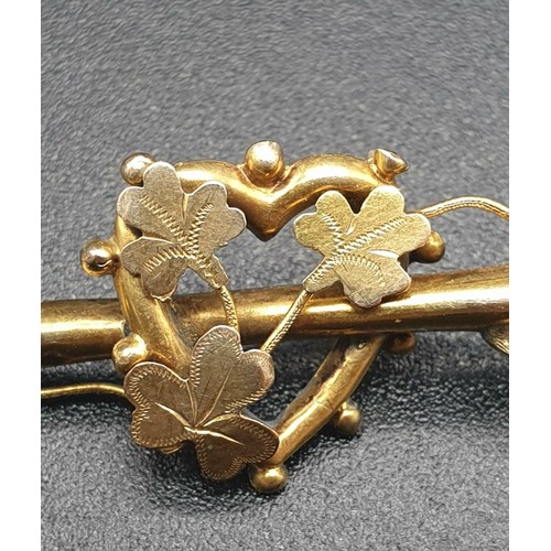 359 - 9K Yellow Gold Floral Decorated Brooch. 1.15g
