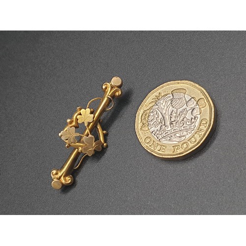 359 - 9K Yellow Gold Floral Decorated Brooch. 1.15g