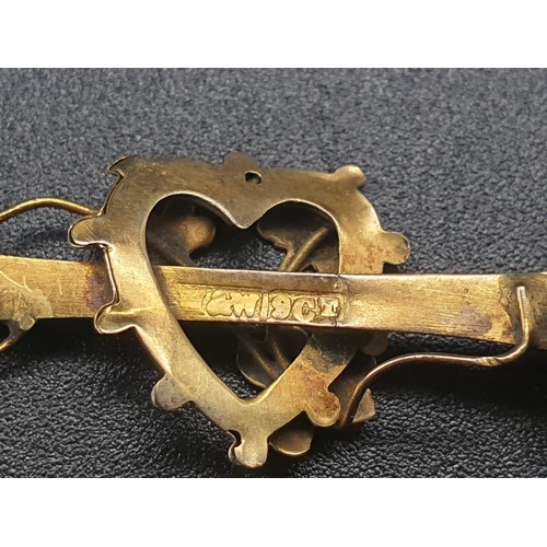 359 - 9K Yellow Gold Floral Decorated Brooch. 1.15g