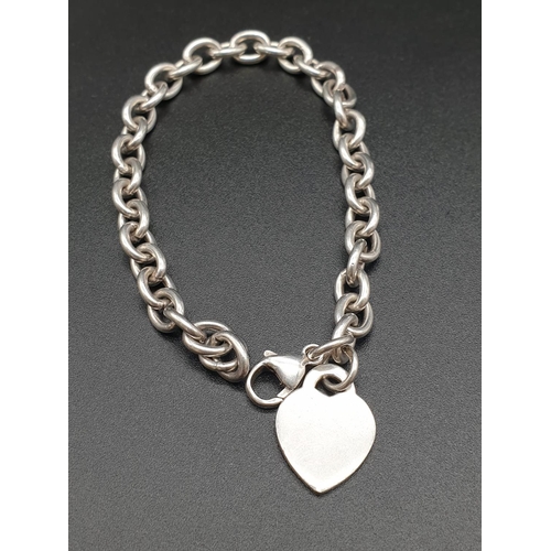 337 - Tiffany style Silver link Bracelet with Heart Pendant.
17cm. 18.25g
