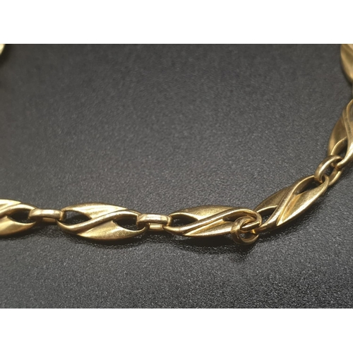 208 - 18ct yellow gold twisted mariner bracelet. length 19cm, weight 8.5 grams.