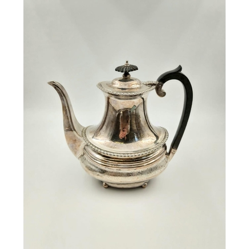 49 - An Antique Silver Daniel and John Wellby Tea Pot.
Hallmarks for London 1904. 21cm tall. Note! The li... 