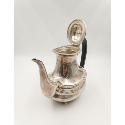 49 - An Antique Silver Daniel and John Wellby Tea Pot.
Hallmarks for London 1904. 21cm tall. Note! The li... 