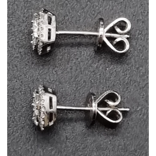 180 - A pair of square 22k white gold earrings with diamond settings. Size of earrings is 6mm. Weight 2.8 ... 