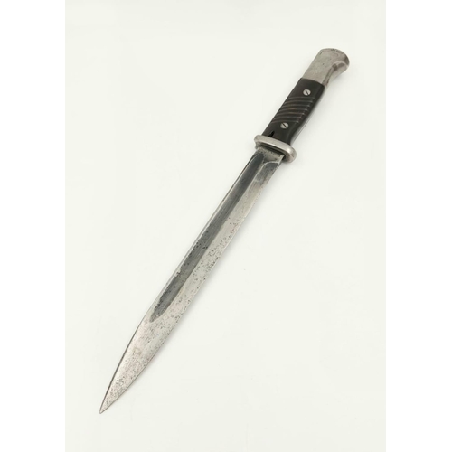 202 - A WW2 Clemen and Jung 1939 K98 Bayonet and Scabbard. Good condition. Length of blade - 24cm.