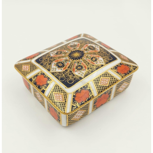 386 - A Royal Crown Derby Rectangular Imari Pattern Trinket Box with Lid Pattern Number 1128. 11 x 10cm