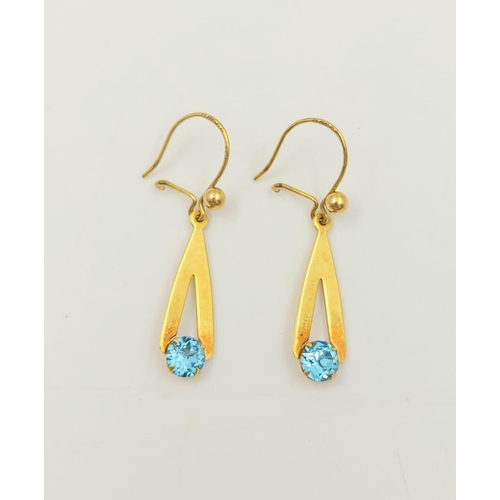 387 - A Pair of 9K Yellow Gold and Aquamarine Earrings.
1.3g