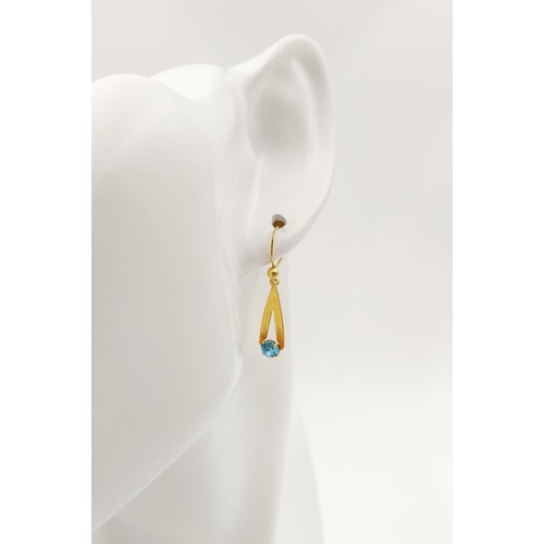 387 - A Pair of 9K Yellow Gold and Aquamarine Earrings.
1.3g