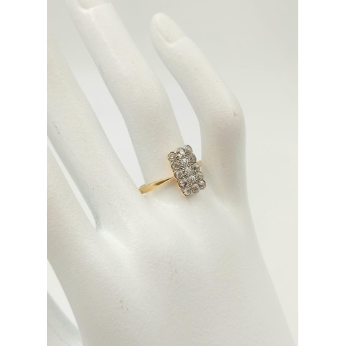 190 - A Beautiful Vintage 18K Yellow Gold Rectangular Diamond Ring. 15 Diamonds in total. Size Q. 2.9g
.5c... 