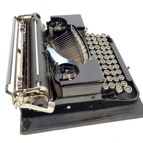 381 - A Vintage (1930s) Royal Portable Typewriter. 
In good condition but A/F. In case - 32 x30cm.