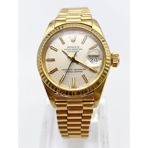 59 - AN 18K GOLD LADIES ROLEX OYSTER PERPETUAL DATEJUST WITH ATTRACTIVE WHITE FACE AND SOLID GOLD STRAP. ... 