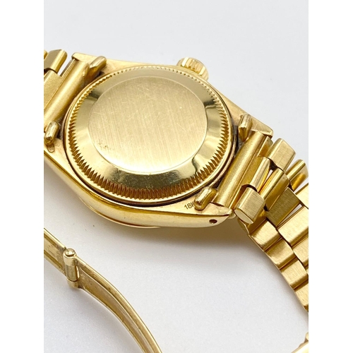 59 - AN 18K GOLD LADIES ROLEX OYSTER PERPETUAL DATEJUST WITH ATTRACTIVE WHITE FACE AND SOLID GOLD STRAP. ... 