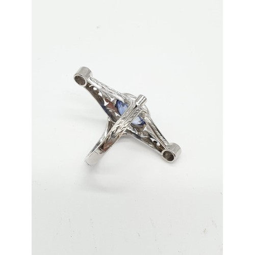 15 - 1920's art deco ring with 4.50ct sapphire centre and 1.50ct diamonds approx, set in 18ct white gold)... 