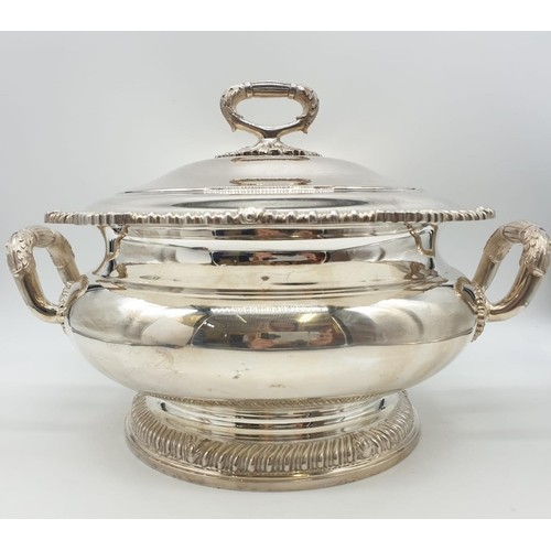 22 - Asprey London Silver Tea and Coffee set, to include:

Silver coffee pot  weight 1180g and 28cm tall ... 