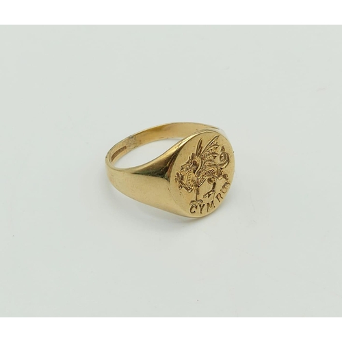 165 - 9k yellow gold Welsh Cymru signet ring, weight 6.4 grams, ring size U.