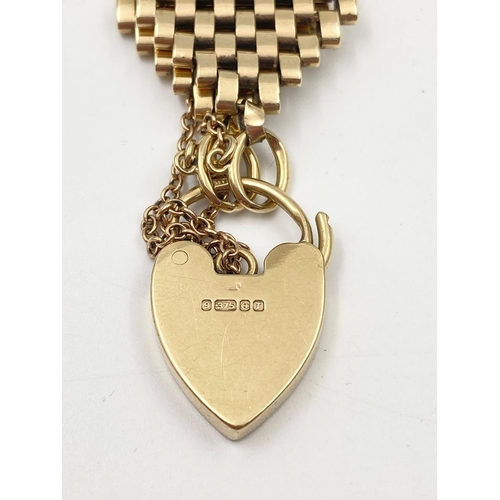 37 - A 9K Yellow Gold Ladder-Link Bracelet with a Heart Charm/Clasp. 16cm. 35g