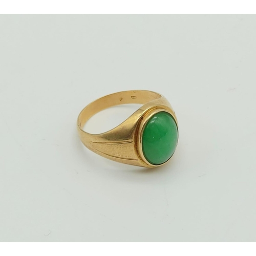 95 - A 14K Yellow Gold Jade Dress Ring. Size Q. 4.7g