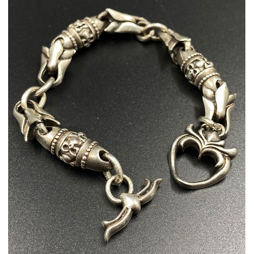 372 - Fancy silver bracelet, weighs 61.2 grams, 23cm in length