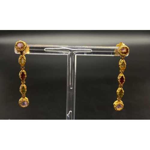 1184 - A PAIR OF 18CT YELLOW GOLD EARRINGS WITH SEMI PRECIOUS STONES IN DROP STYLE 4.3G