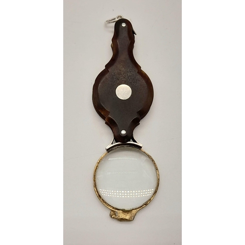 740 - A Victorian magnifying glass with tortoise shell covers. length: 6.8 cm.